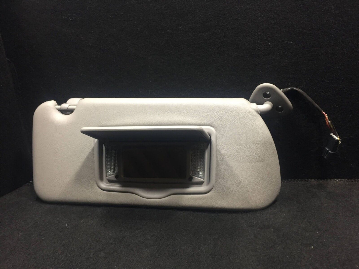 03 04 05 06 07 Cadillac CTS Sun Visor Right Passenger Side OEM