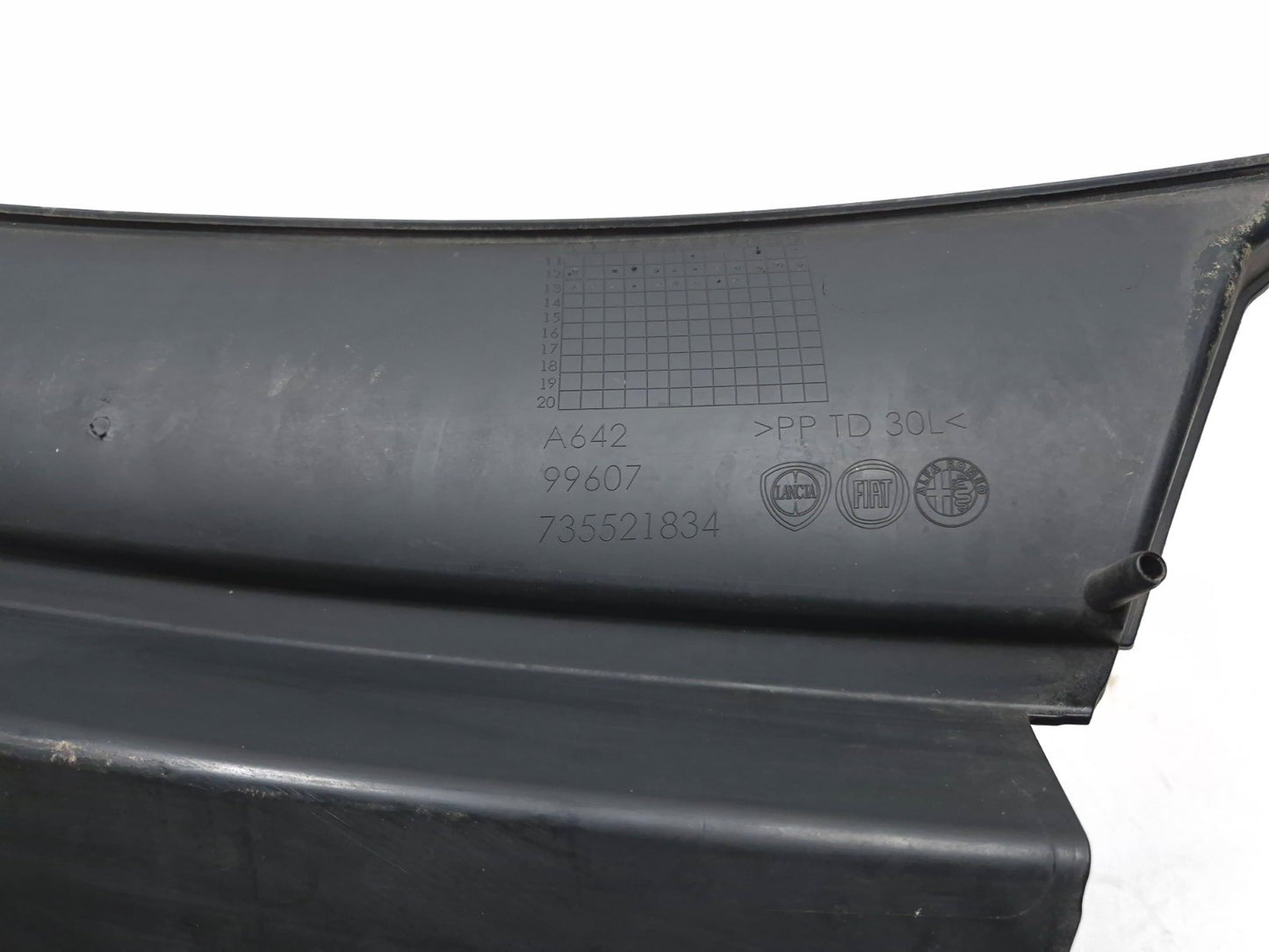 2014 Fiat 500l Front Windshield Wiper Cowl Trim OEM