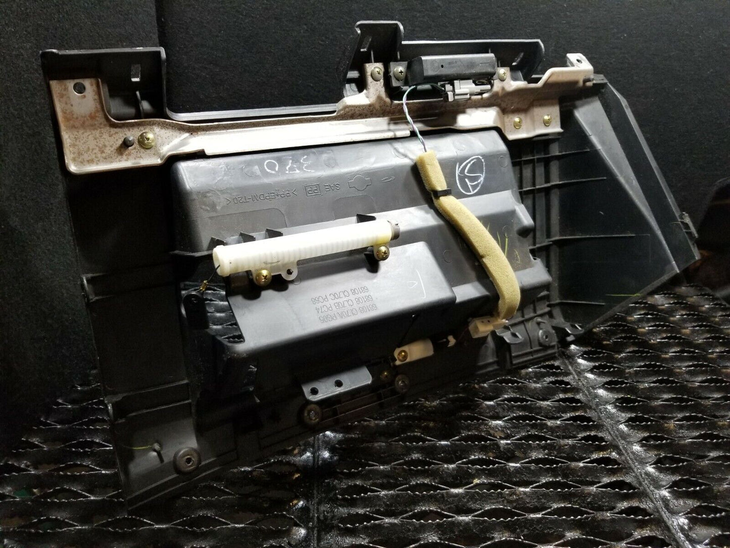 06 07 08 Infiniti Fx35 Glove Box Tray W/o Door Lid OEM