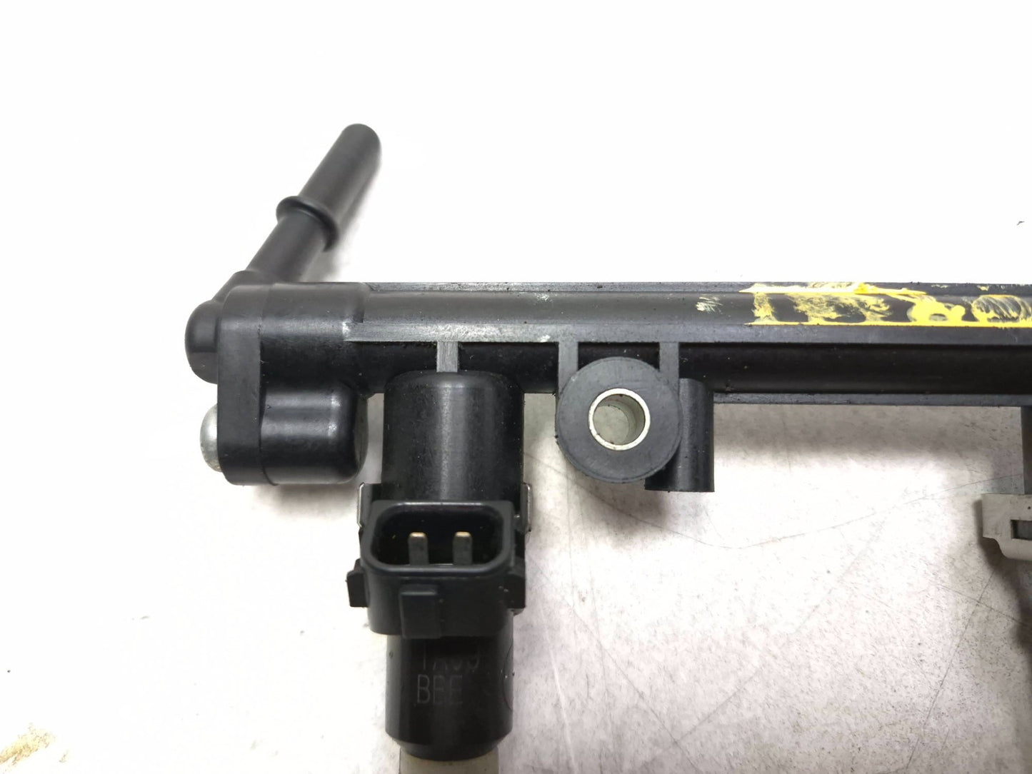 2005 Triumph Sprint St Gas Fuel Injectors & Fuel Rail OEM