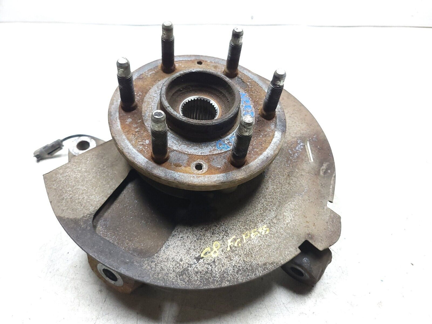 14-19 Chevrolet Silverado 1500 Front Spindle Knuckle Wheel Hub Passenger Rh OEM