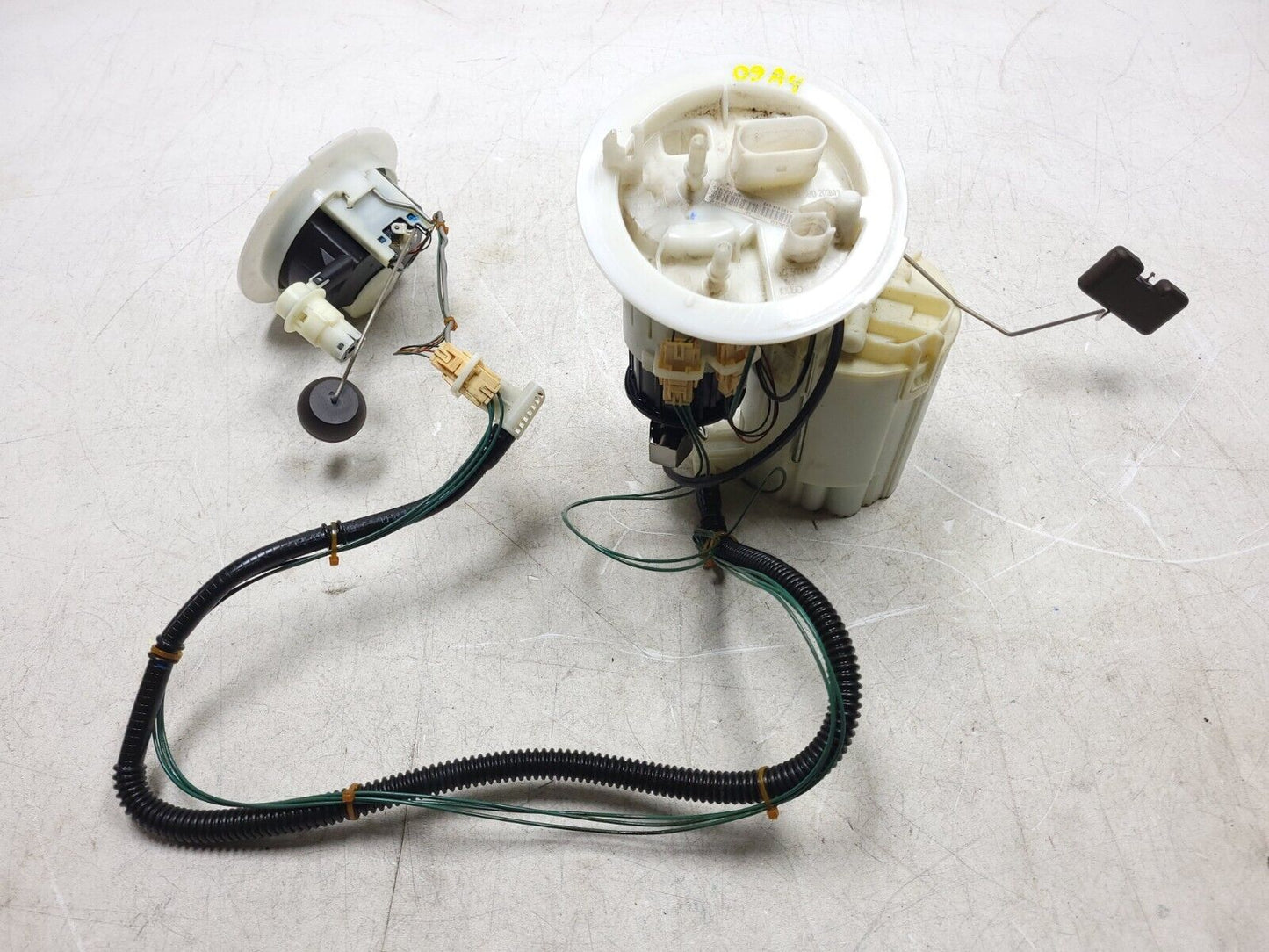 2009 - 2012 Audi A4 Fuel Pump & Sending Unit OEM
