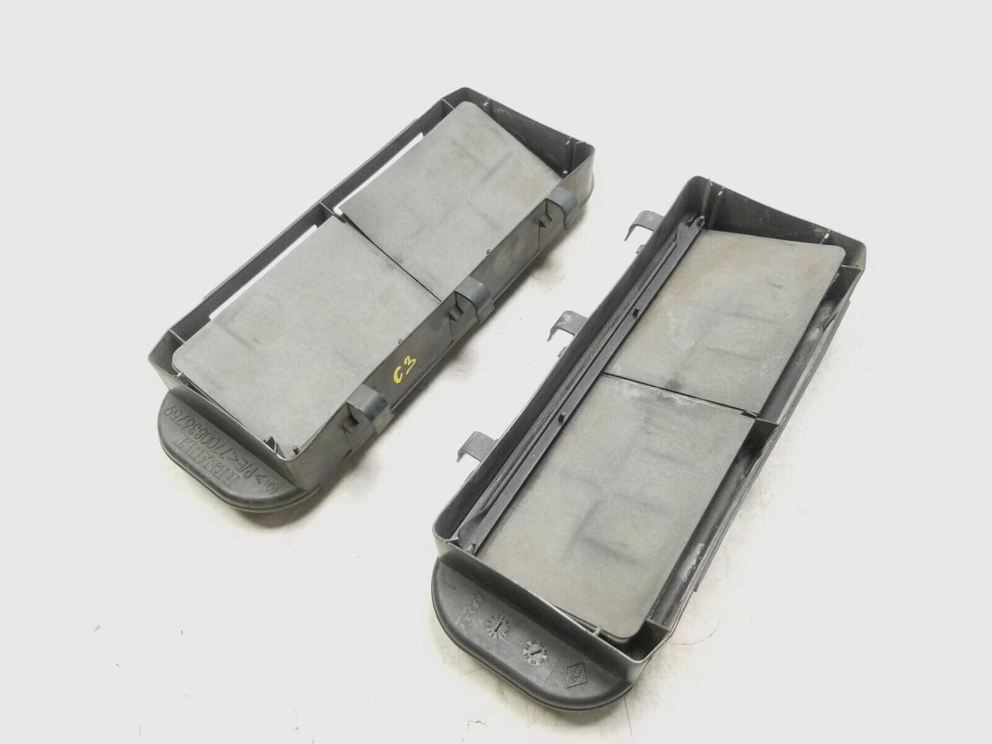 08 - 13 Infiniti G37 Rear Quarter Flap Pressure Vent Pair 7700836759 OEM