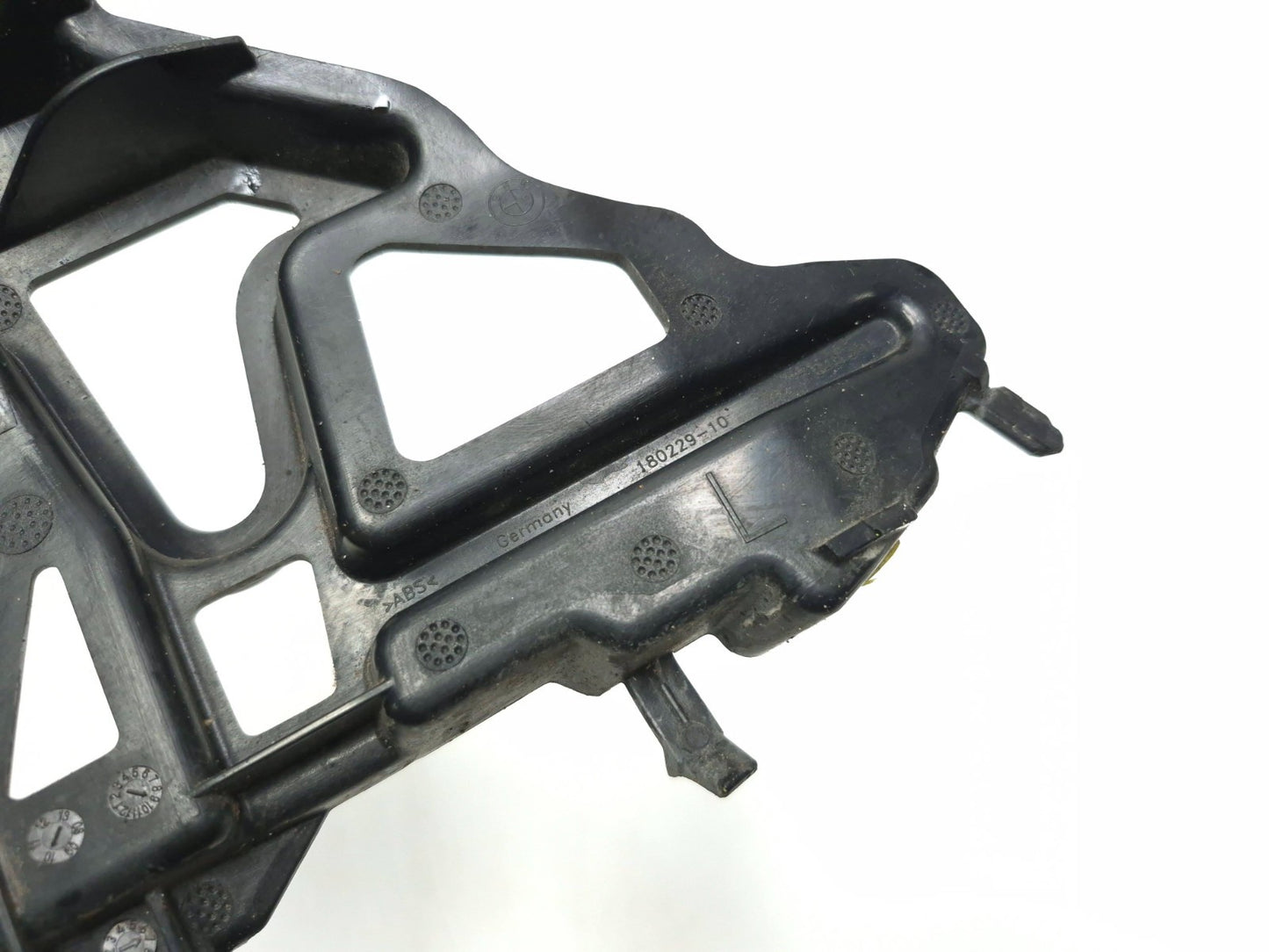 2011 BMW 750li Front Fender Support Mount Bracket Left & Right OEM