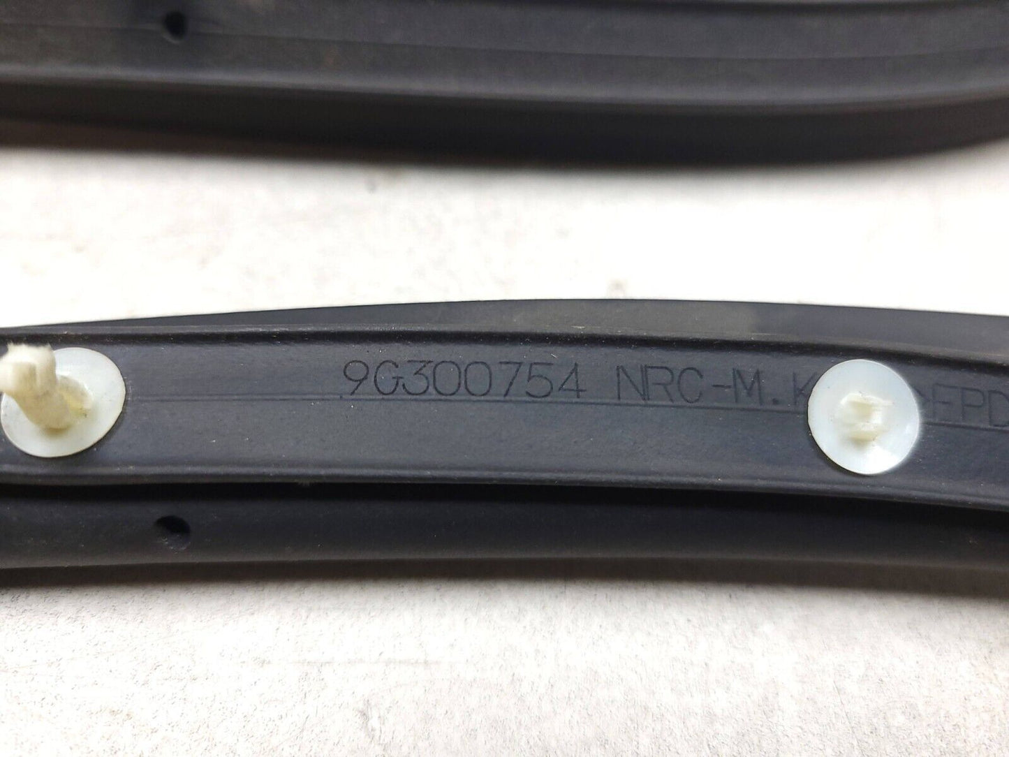 07-09 Mitsubishi Outlander Door Weatherstrip Seal Front Driver Side Lh 2pcs OEM