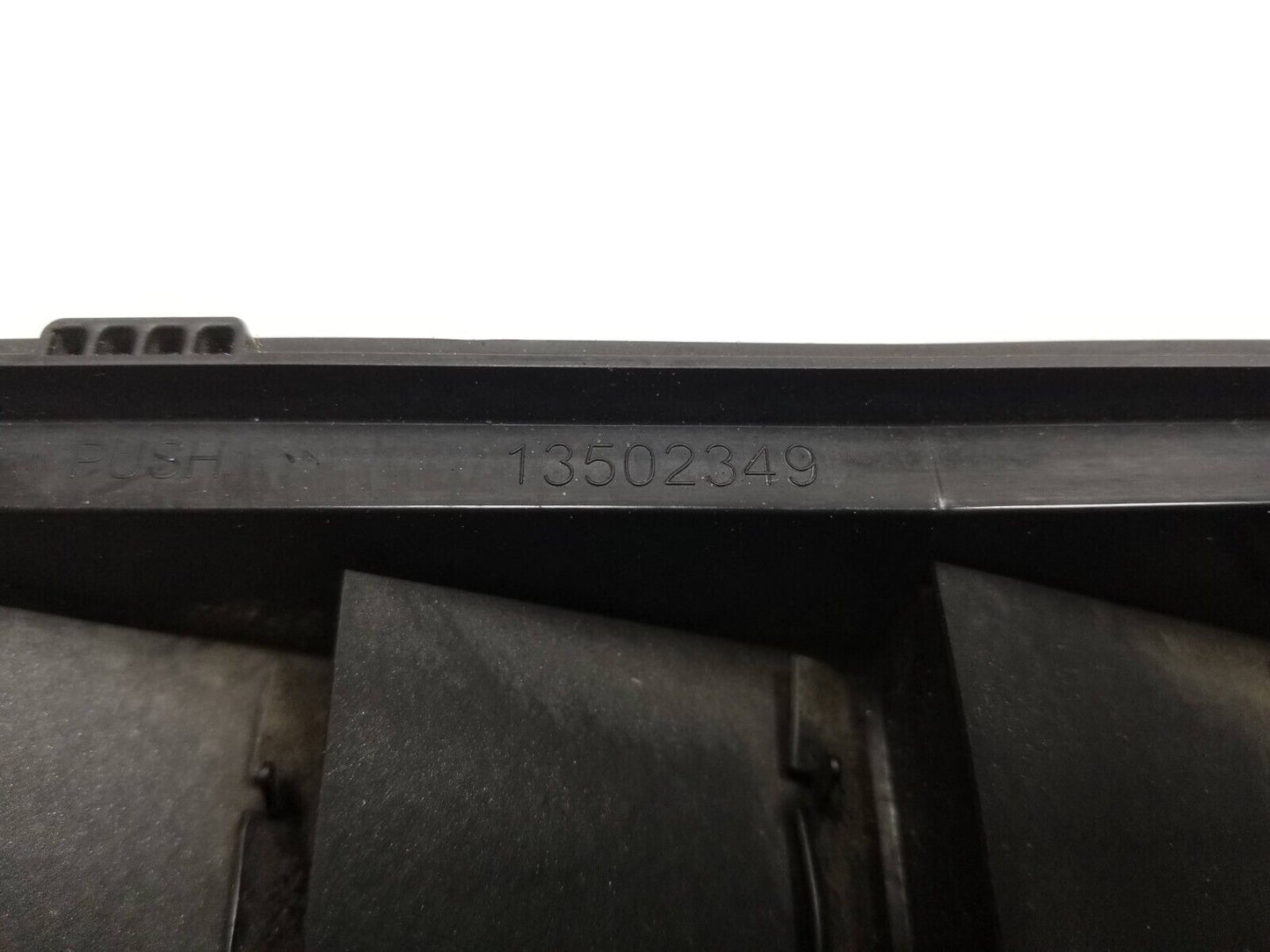 13 14 15 16 GMC Acadia Cab Pressure Vent 2pcs 13502349 OEM