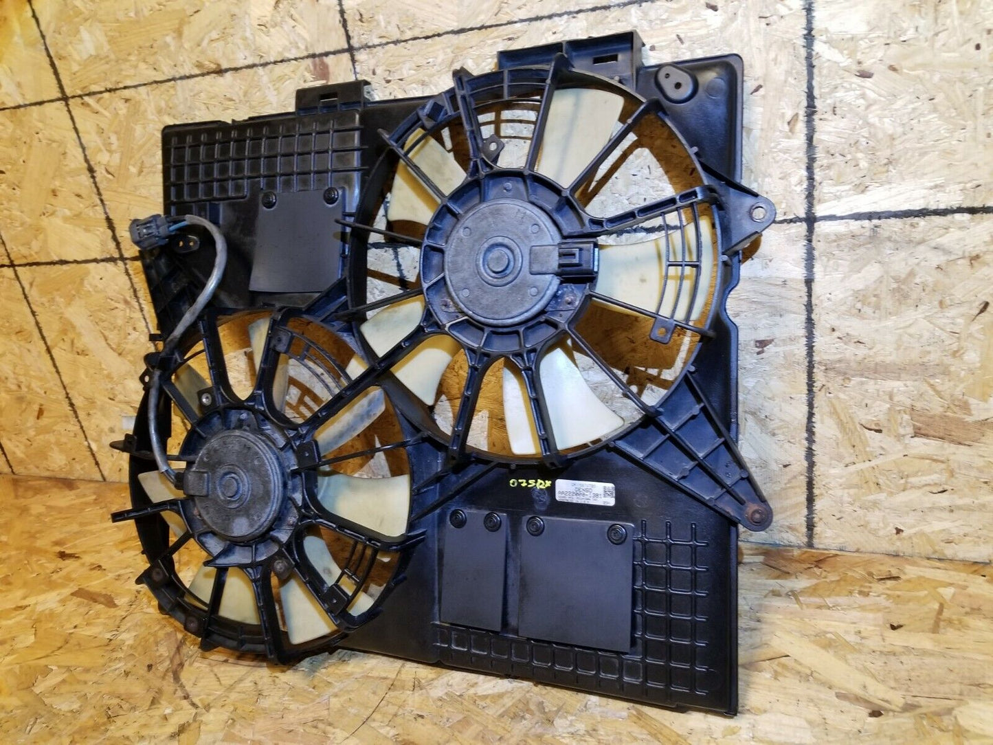 2004 - 2009 Cadillac SRX Radiator Cooling Fan W/ Shroud 3.6l OEM