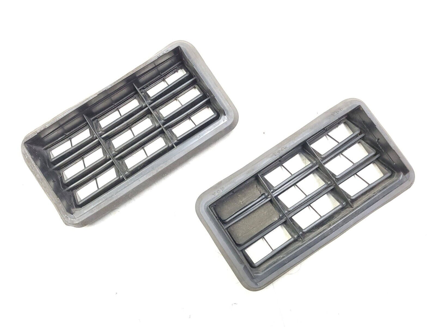 2007-2011 Dodge Caliber Sxt Rear Quarter Vent Pressure Flap 2pcs OEM