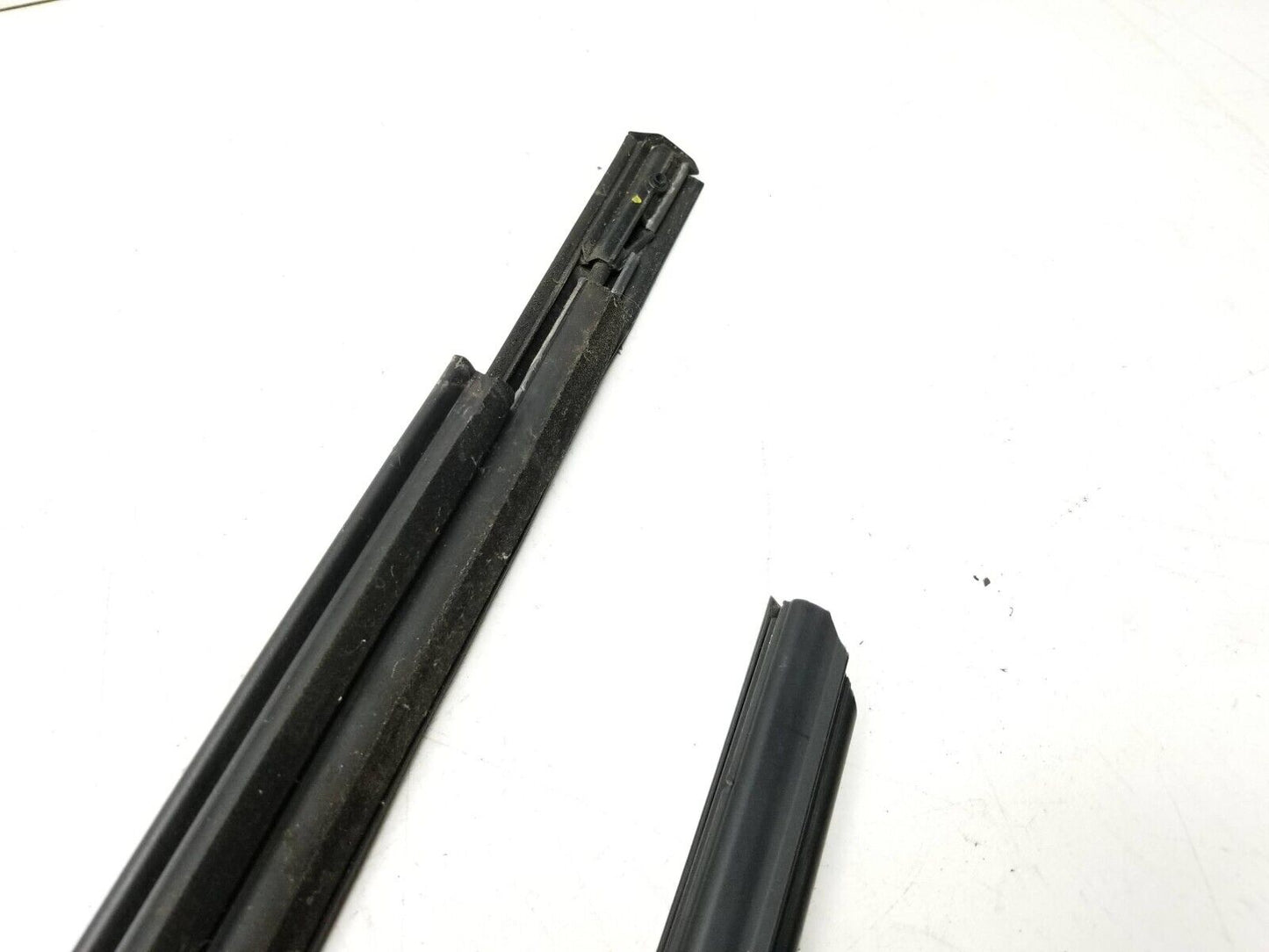 11-14 Chrysler 200 Sedan Window Belt Seal Rear Passenger Side Right 2pcs OEM