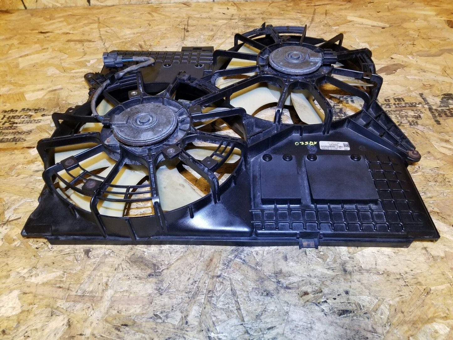 2004 - 2009 Cadillac SRX Radiator Cooling Fan W/ Shroud 3.6l OEM
