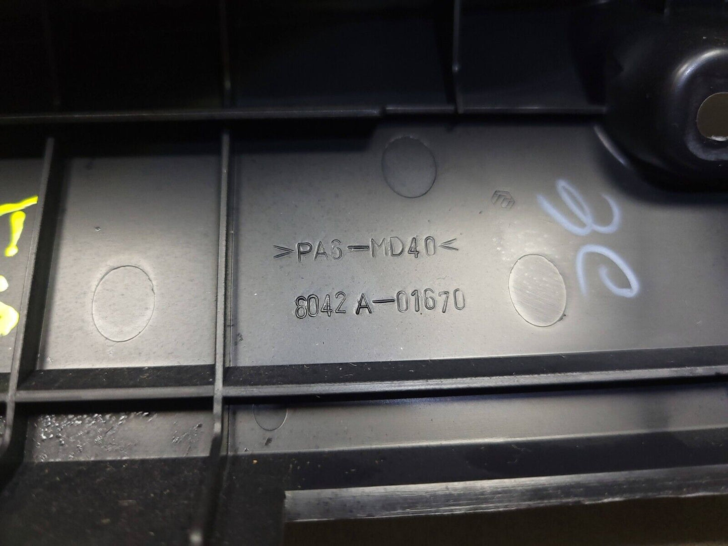 2007-2013 Mitsubishi Outlander Upper Glove Box Lid Door Cover 8042a-01670  OEM