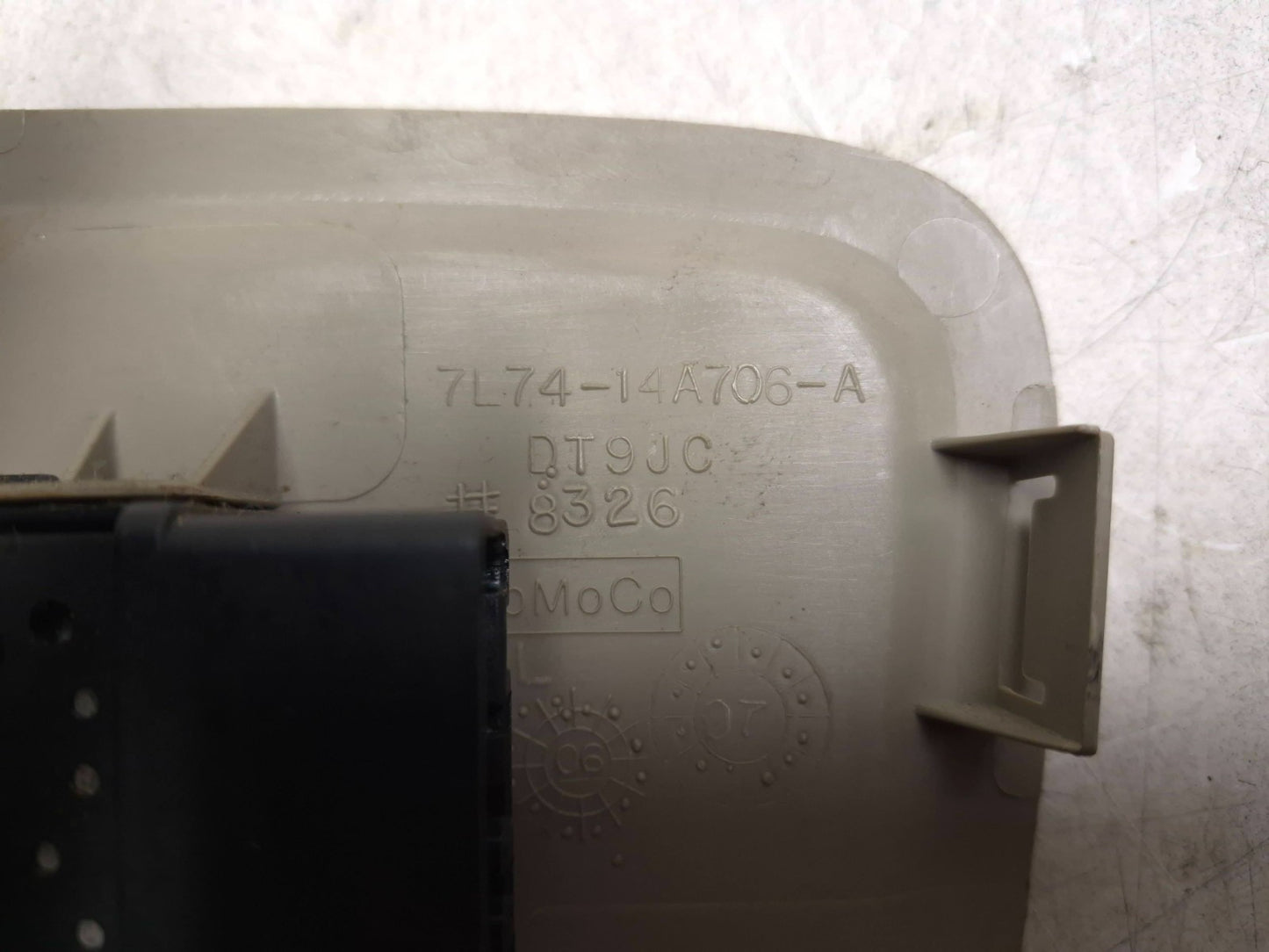 2008 Lincoln Navigator Front Left Driver Seat Side Cover & Switch OEM