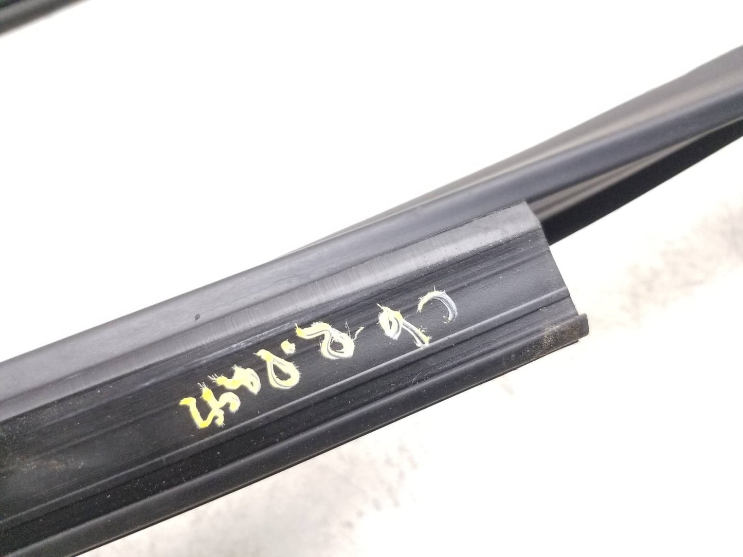 11 20 Dodge Grand Caravan Door Glass Belt Seal Molding Rear Passenger Side OEM