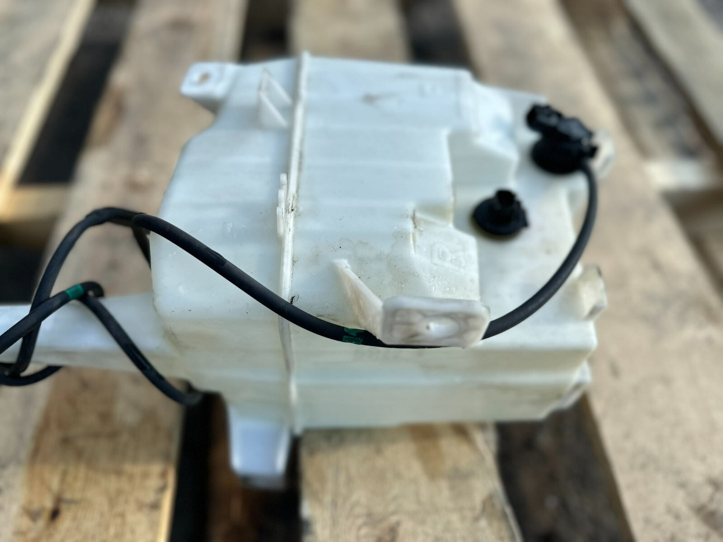 2007-2011 Toyota Camry Washer Reservoir OEM Aw060851-221