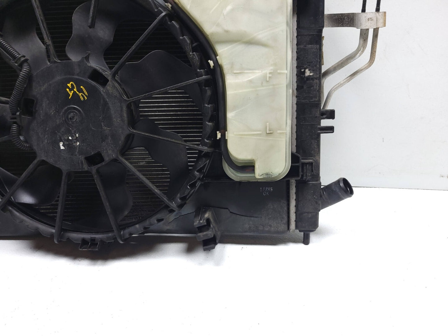 2014 Hyundai Elantra Gt A/c Condenser W/ Cooling Fan Assy OEM