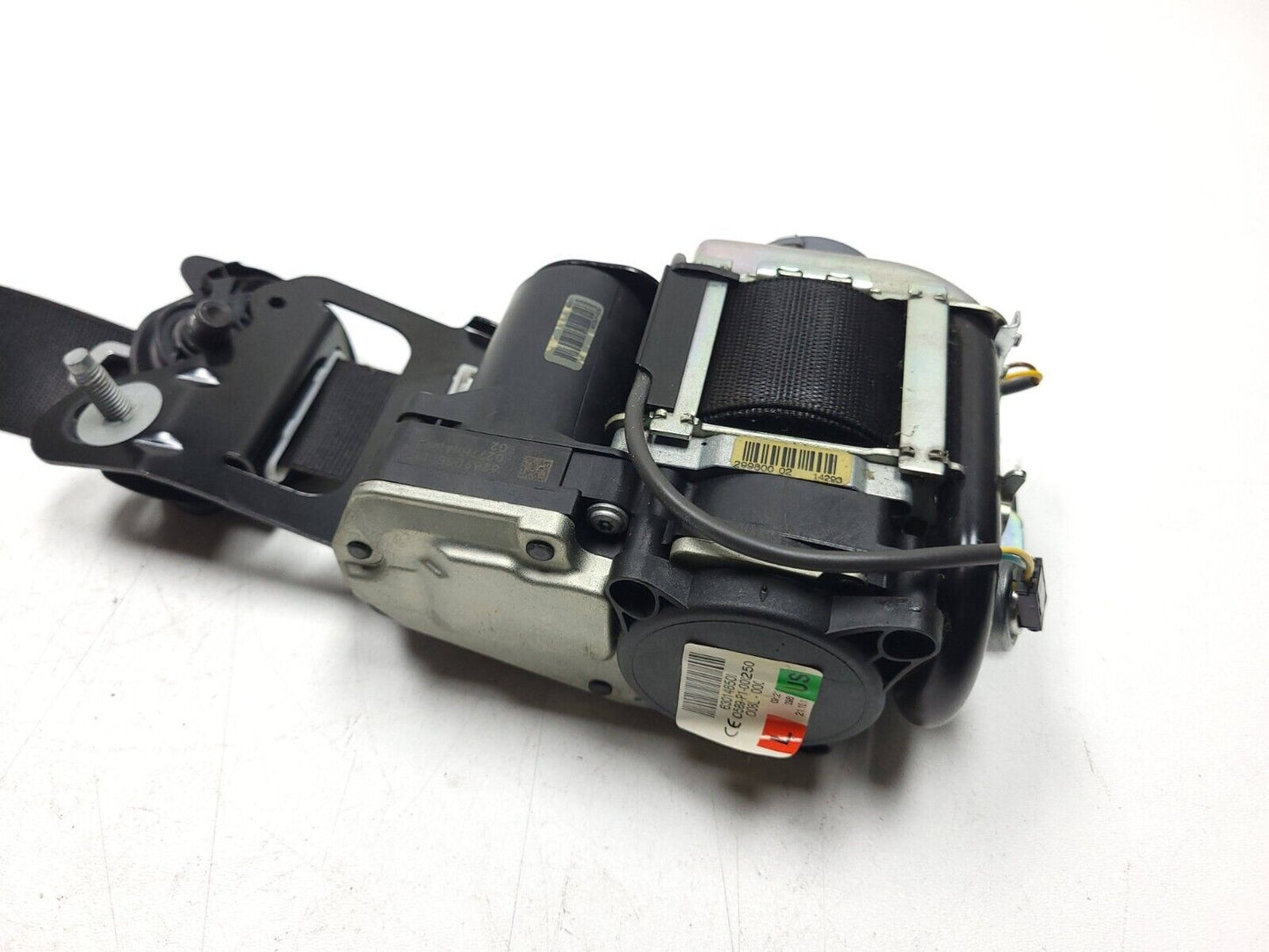 2015 - 2020 Mercedes C300 Front Seat Belt Retractor Driver Side Left OEM