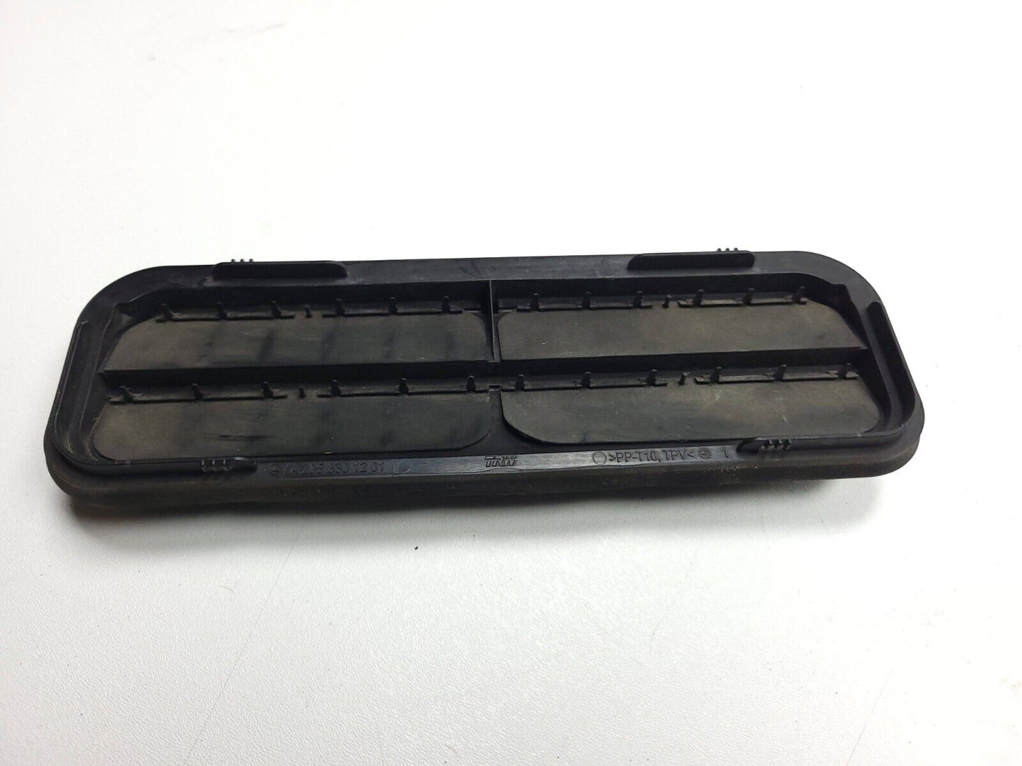 15-20 Mercedes C300 W205 Rear Quarter Pressure Flap Vent Grille Pair OEM