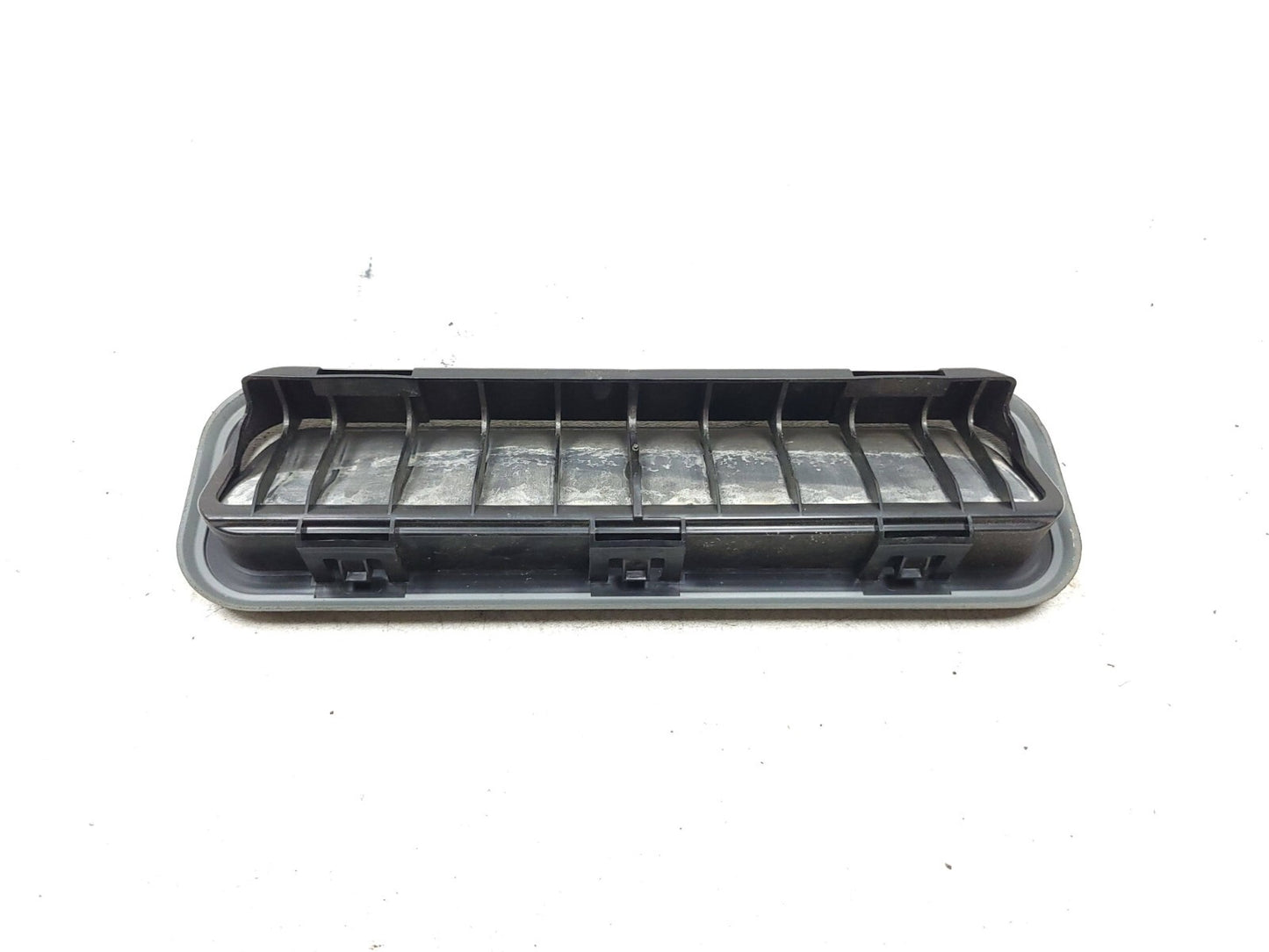 09-14 Hyundai Genesis Rear Quarter Pressure Vent Grille Pair OEM Sedan