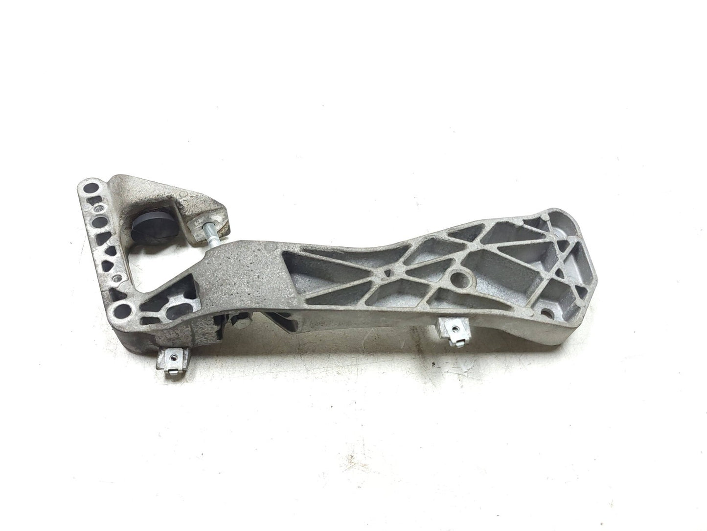 12-18 BMW 330xi F30 Transmission Mount Support Bracket OEM โ
 76k Miles