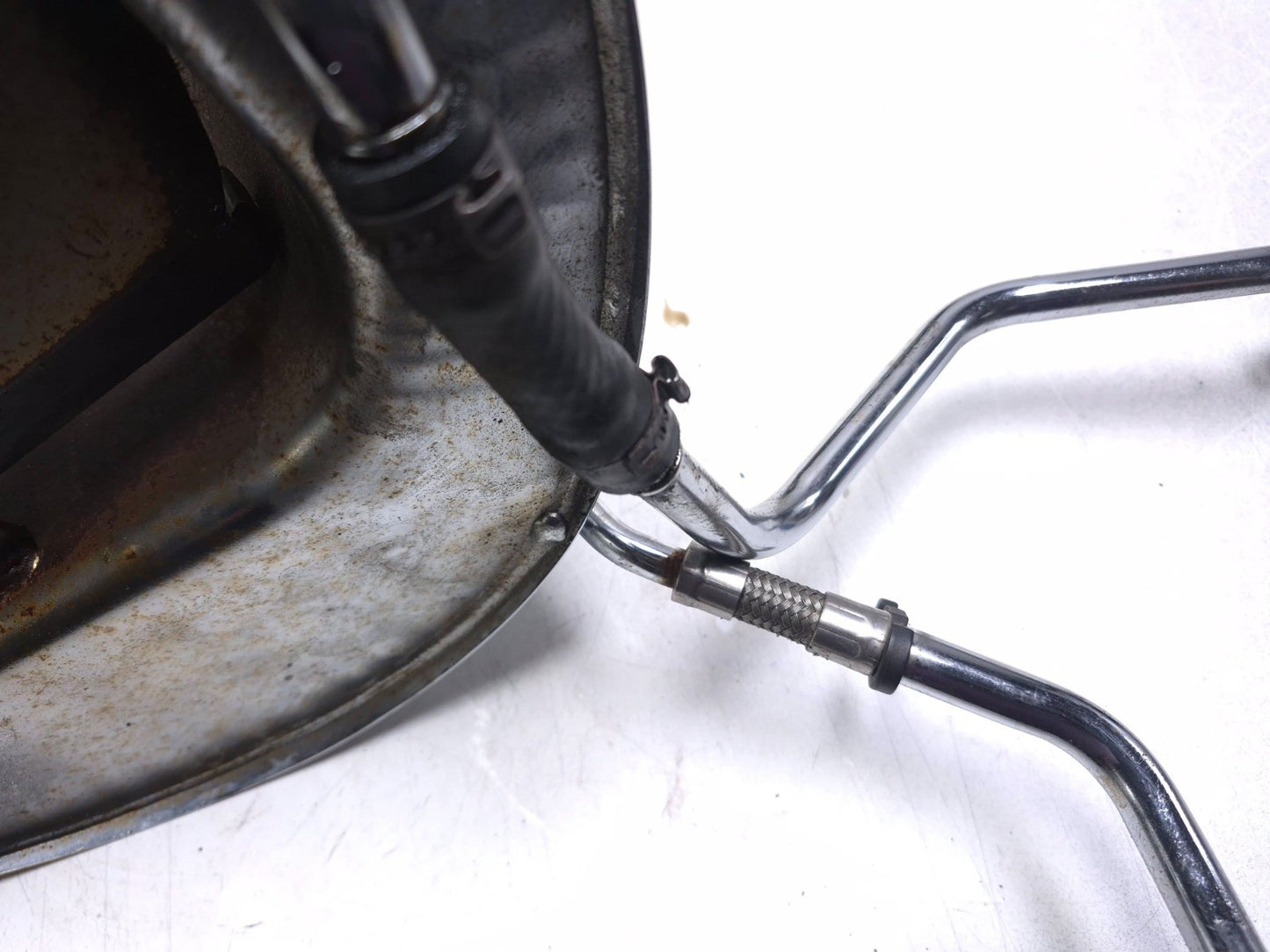 2004 Harley-davidson Softail Flstc Oil Tank W/ Hose Pipe Line OEM