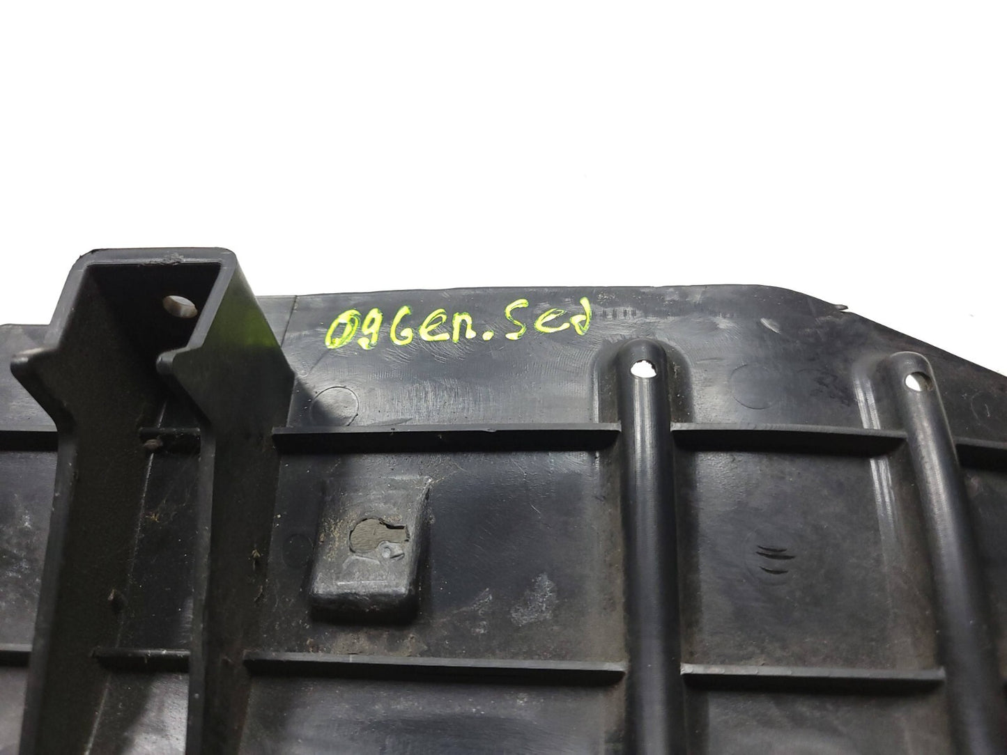 09-14 Hyundai Genesis Radiator Lower Support Bracket Air Deflector OEM Sedan