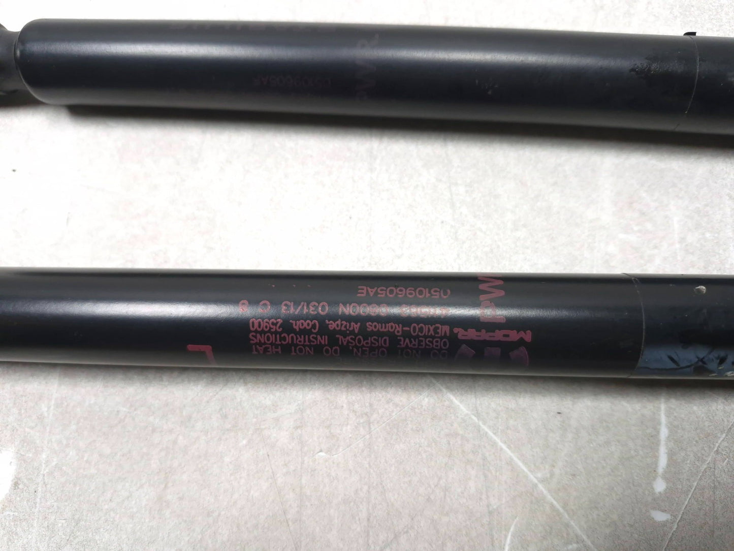 2013 Dodge Grand Caravan Liftgate Lift Shock Support Pair Oem✅