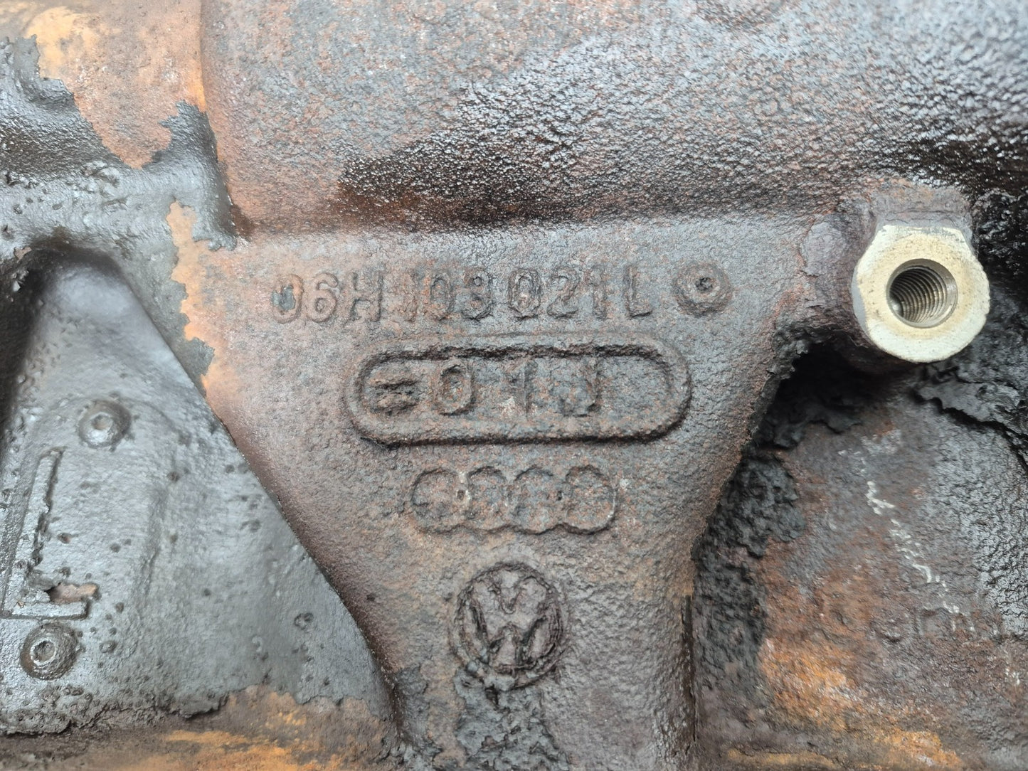 2011 Volkswagen Tiguan Engine Block 2.0l OEM