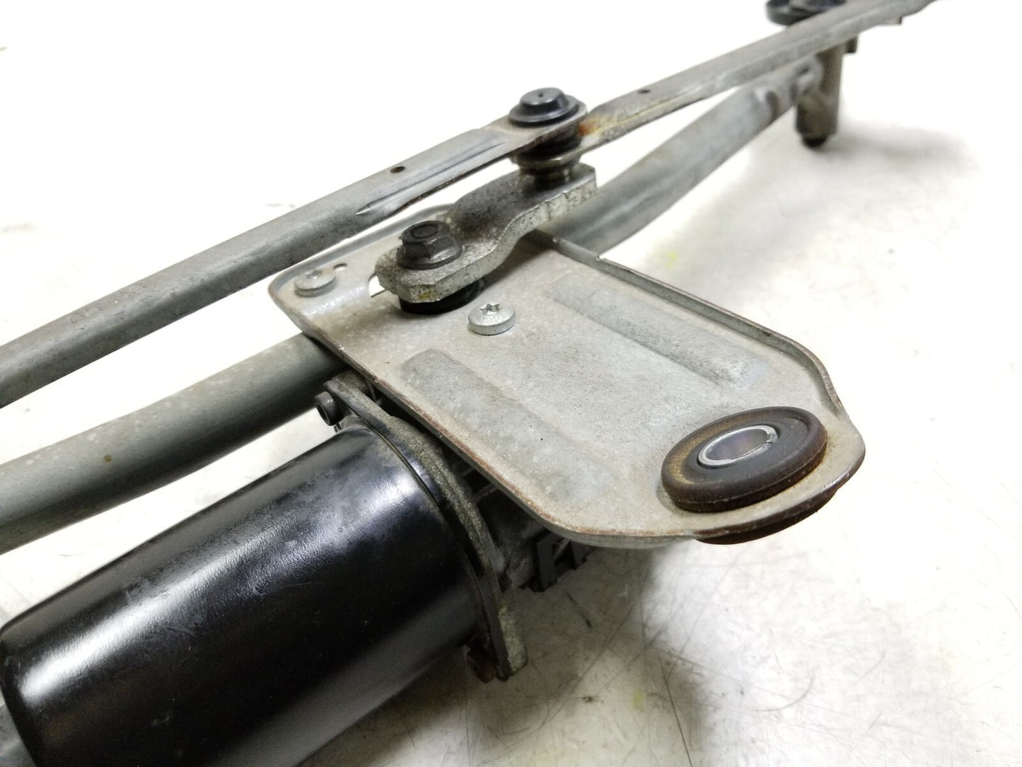 2011 - 2016 Kia Sportage Windshield Wiper Motor & Linkage Transmission OEM