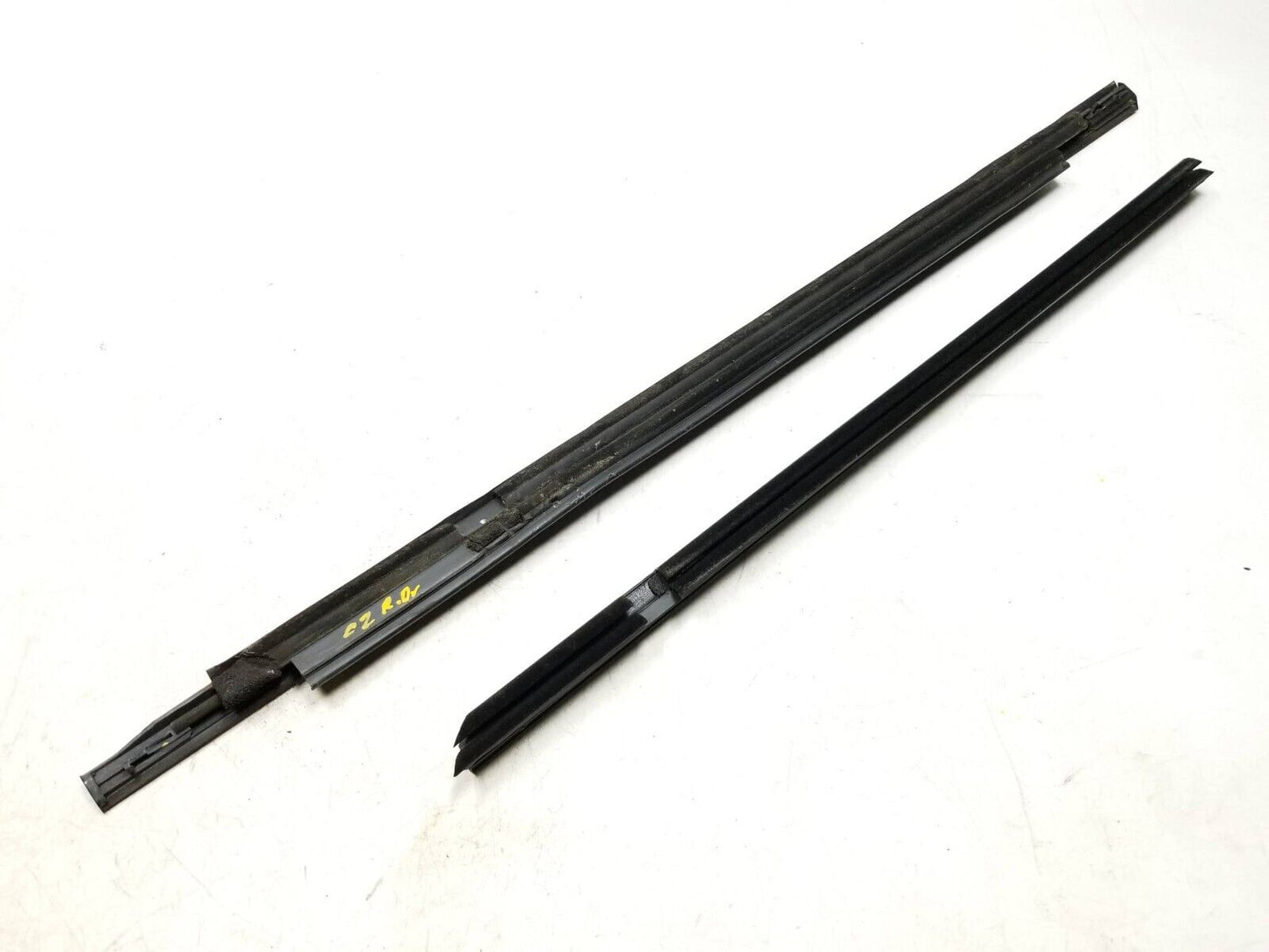 11-14 Chrysler 200 Sedan Window Belt Seal Rear Driver Side Left 2pcs OEM