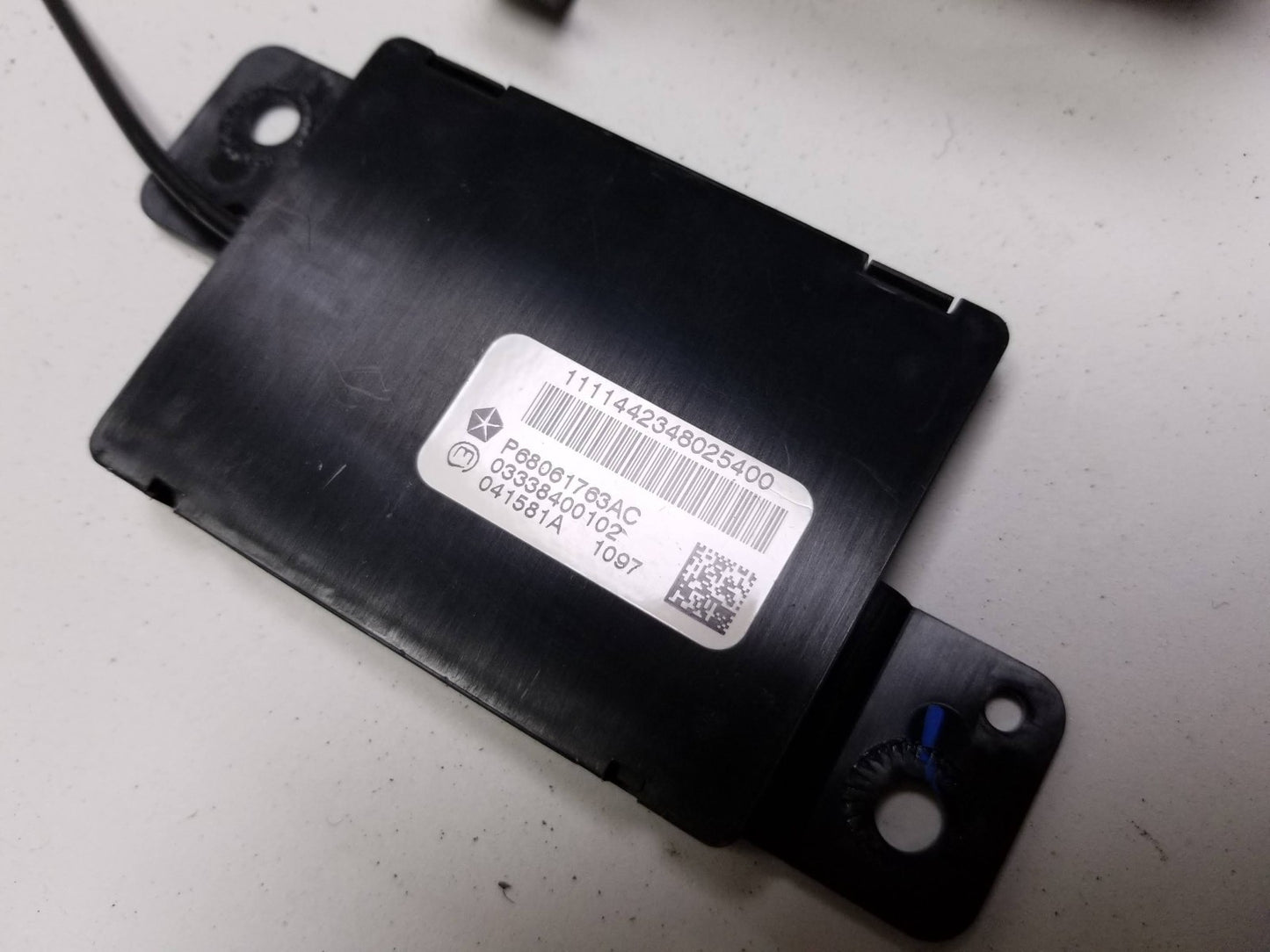 2011 - 2014 Jeep Grand Cherokee Wireless Ignition Module W/ Key OEM