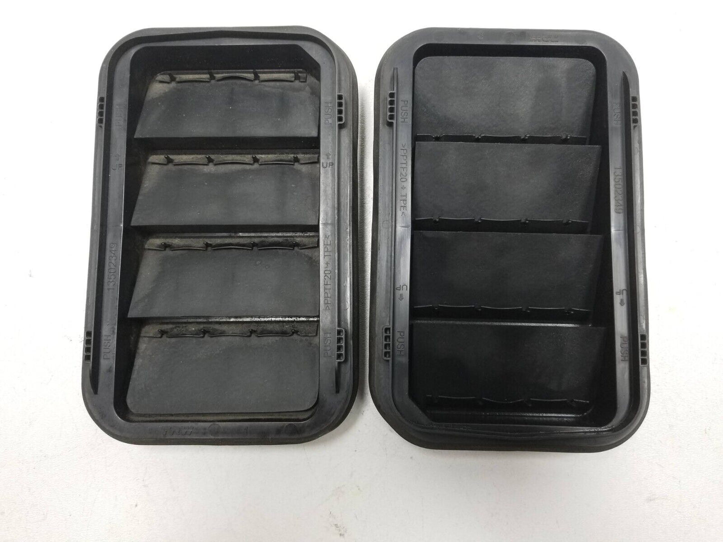 13 14 15 16 GMC Acadia Cab Pressure Vent 2pcs 13502349 OEM