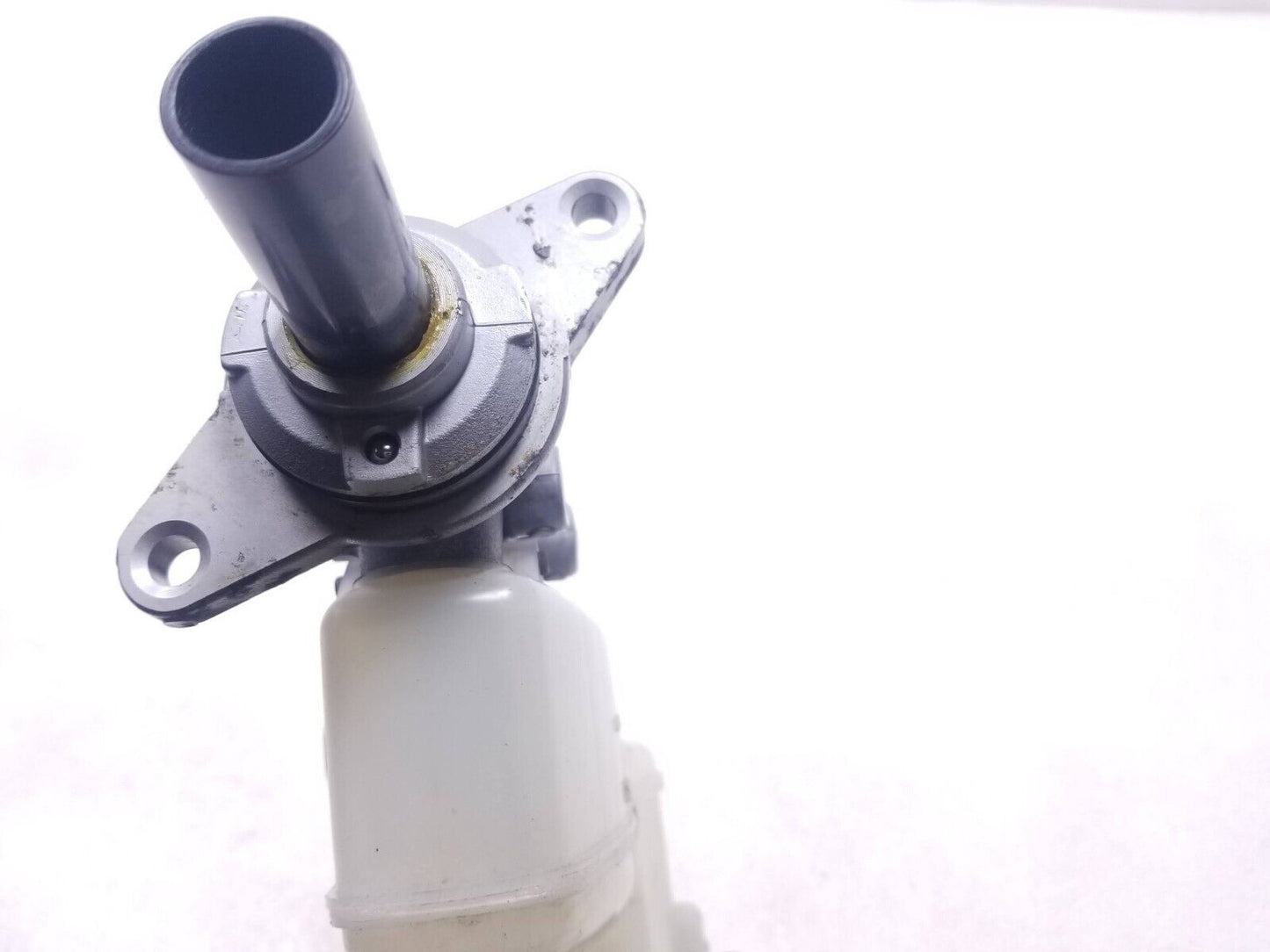 2007-2009 Toyota Camry Brake Master Cylinder With Reservoir 2.4l At OEM