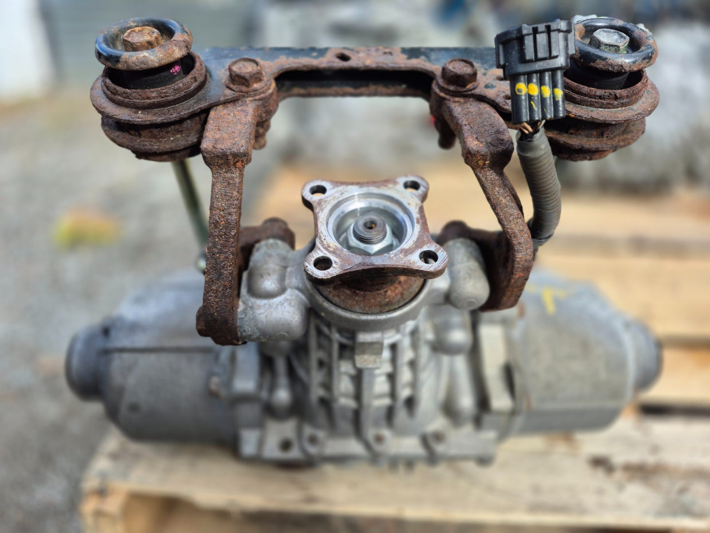 2015 Nissan Juke Rear Differential Carrier 98k OEM