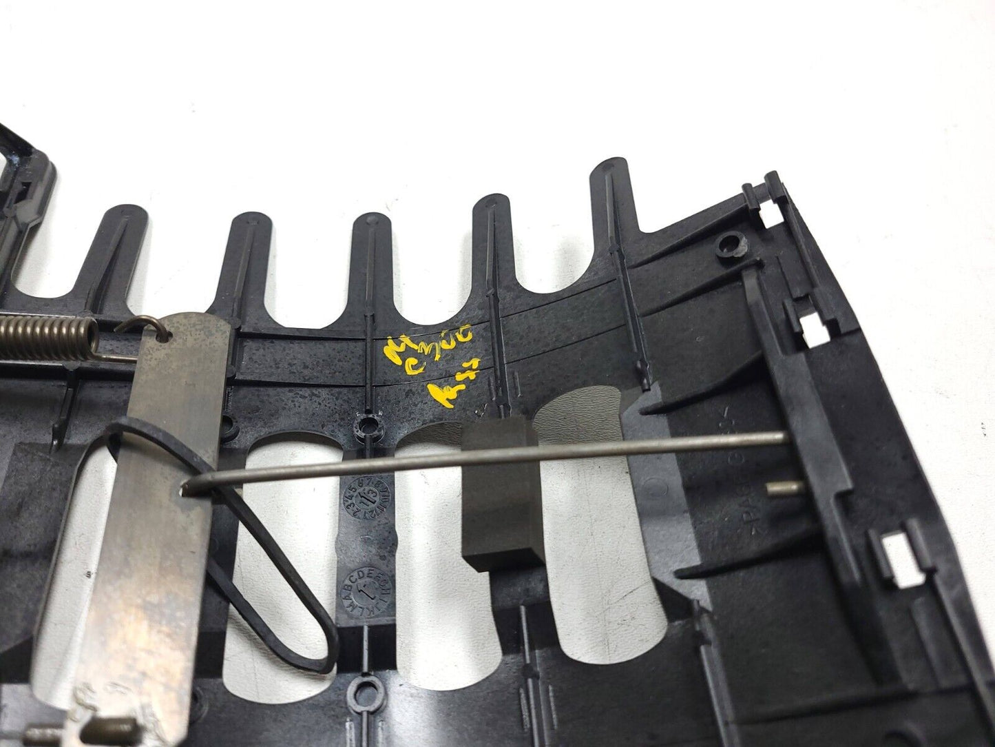 08-14 Mercedes C300 W204 Front Passenger Seat Lumbar Support OEM