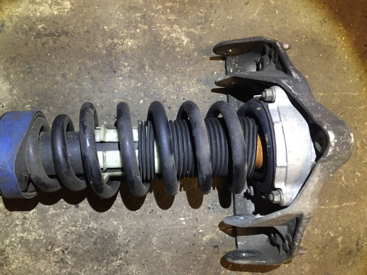 04 05 06 Porsche Cayenne Shock Strut Absorber Front Right Pass Side OEM