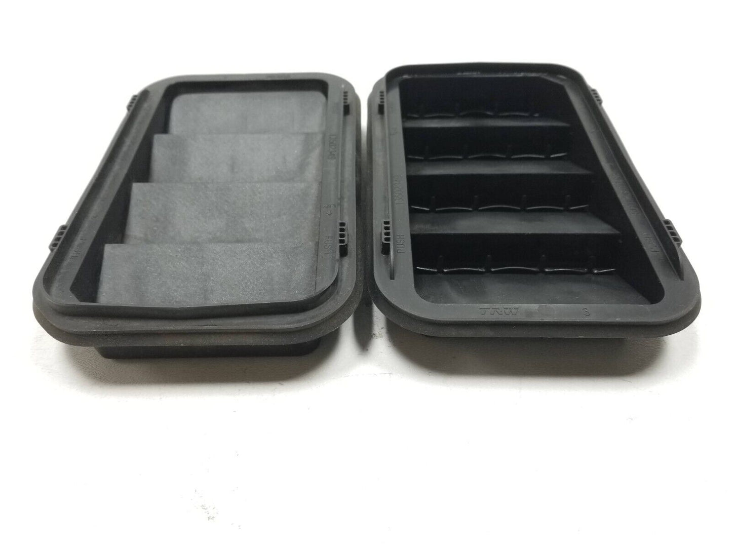 13 14 15 16 GMC Acadia Cab Pressure Vent 2pcs 13502349 OEM