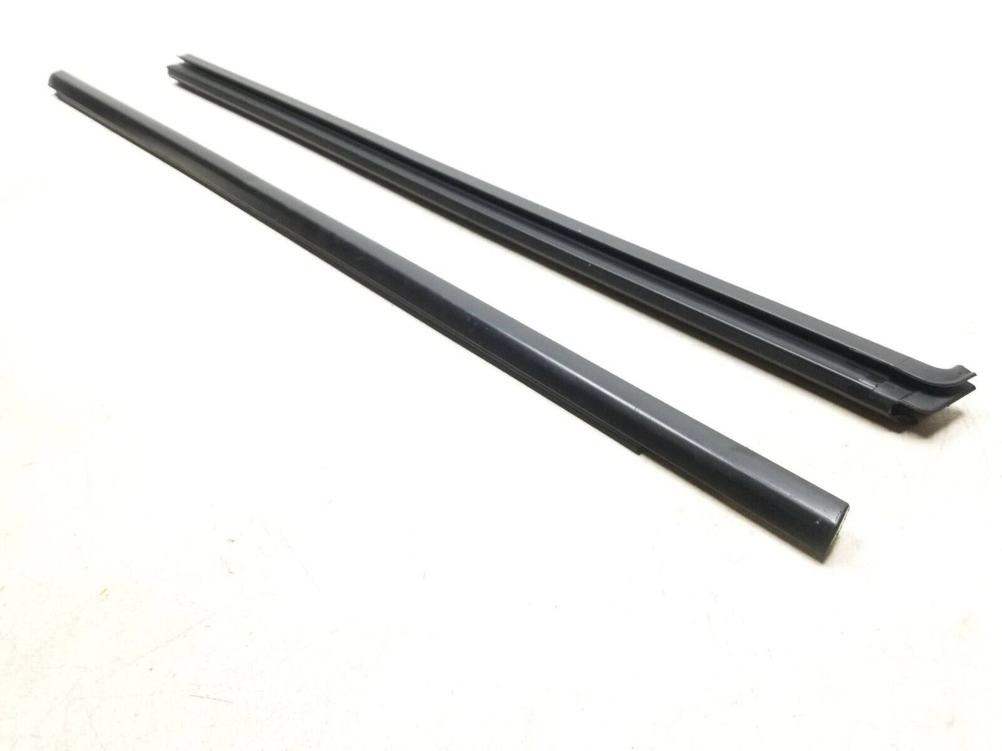 21 - 23 Chevrolet Trailblazer Door Pillar Applique Molding & Belt Passenger OEM