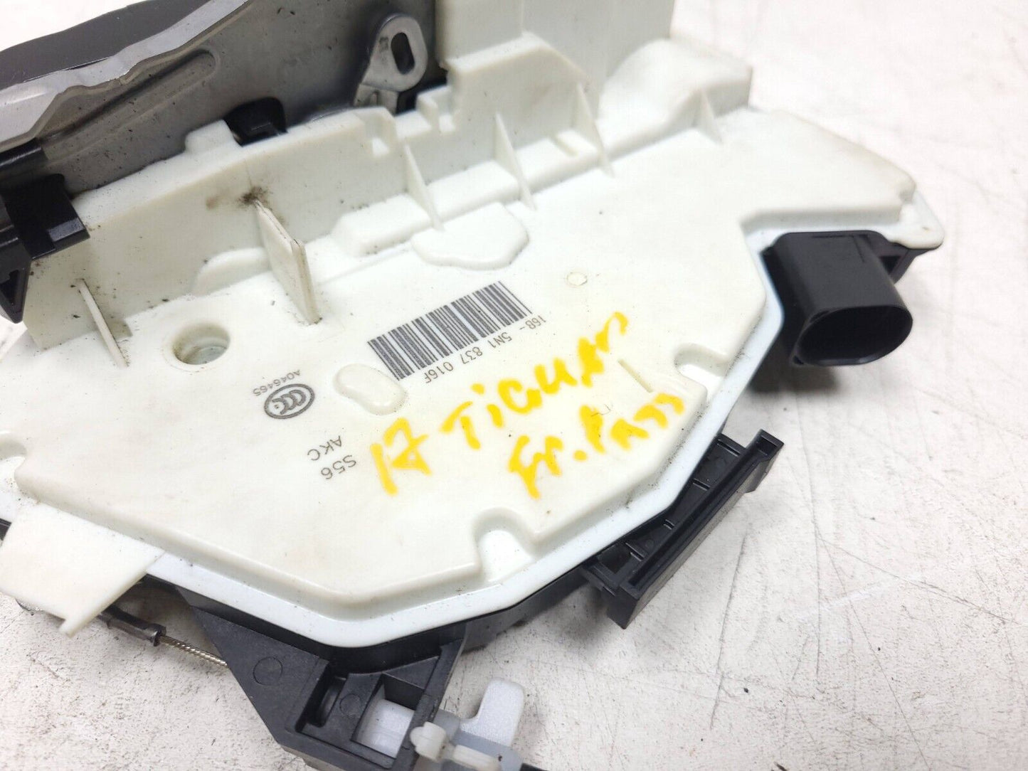 13- 17 Volkswagen Tiguan Door Lock Latch Actuator Front Passenger Side Right OEM
