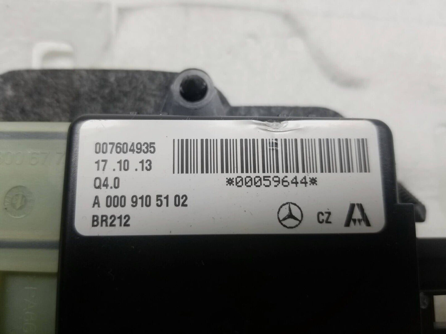 2011 - 2015 Mercedes E350 W212 Front Seat Lumbar Support Driver Side Left OEM