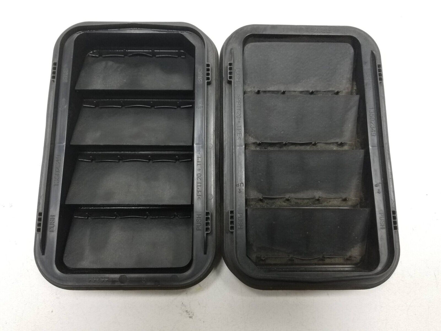 13 14 15 16 GMC Acadia Cab Pressure Vent 2pcs 13502349 OEM