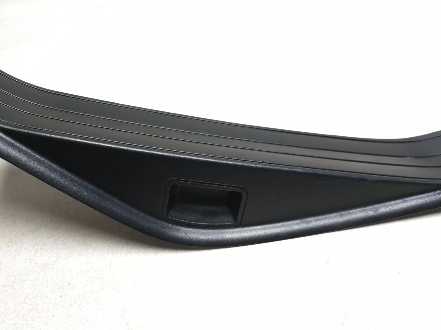 01 02 03 04 05 BMW E46 Sdn Rear Door Sill Plate Cover Trim Left & Right 2pcs OEM