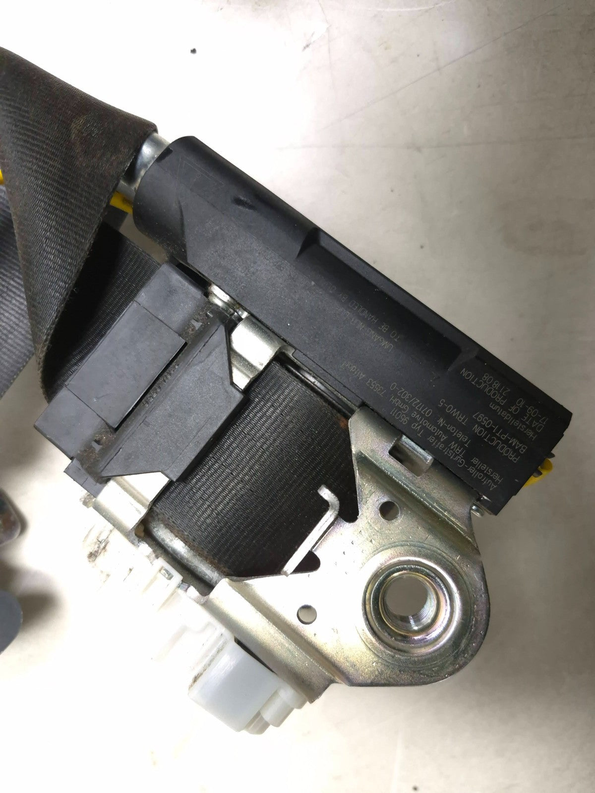 2011 Volkswagen Tiguan Front Set Belt Retractor Left & Right OEM