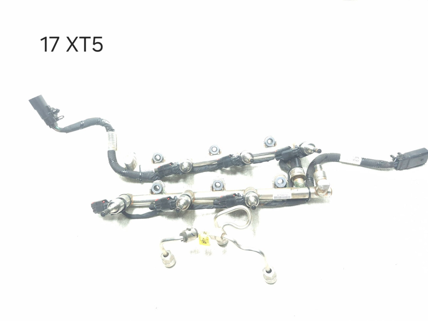 2017 Cadillac Xt5 Fuel Rail W/ Injector 3.6l OEM