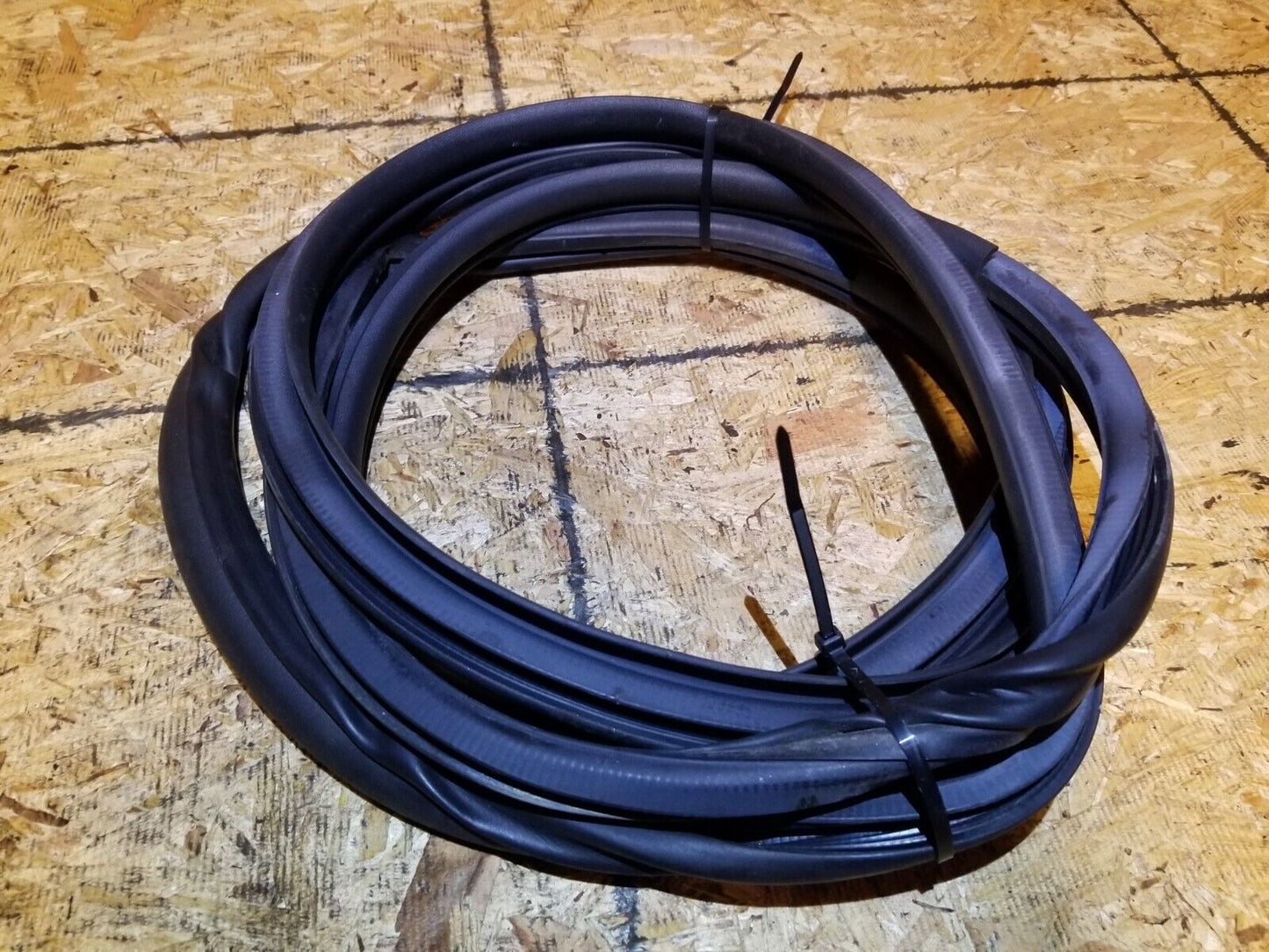 08 09 10 Scion Xb Door Weatherstrip Seal Front Driver Left Side OEM