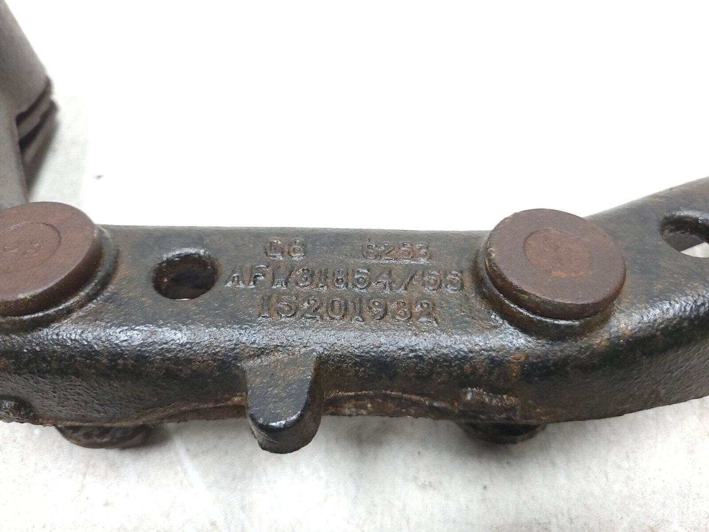 14-19 Chevrolet Silverado 1500 Front Differential Carrier Bracket Right Rh OEM