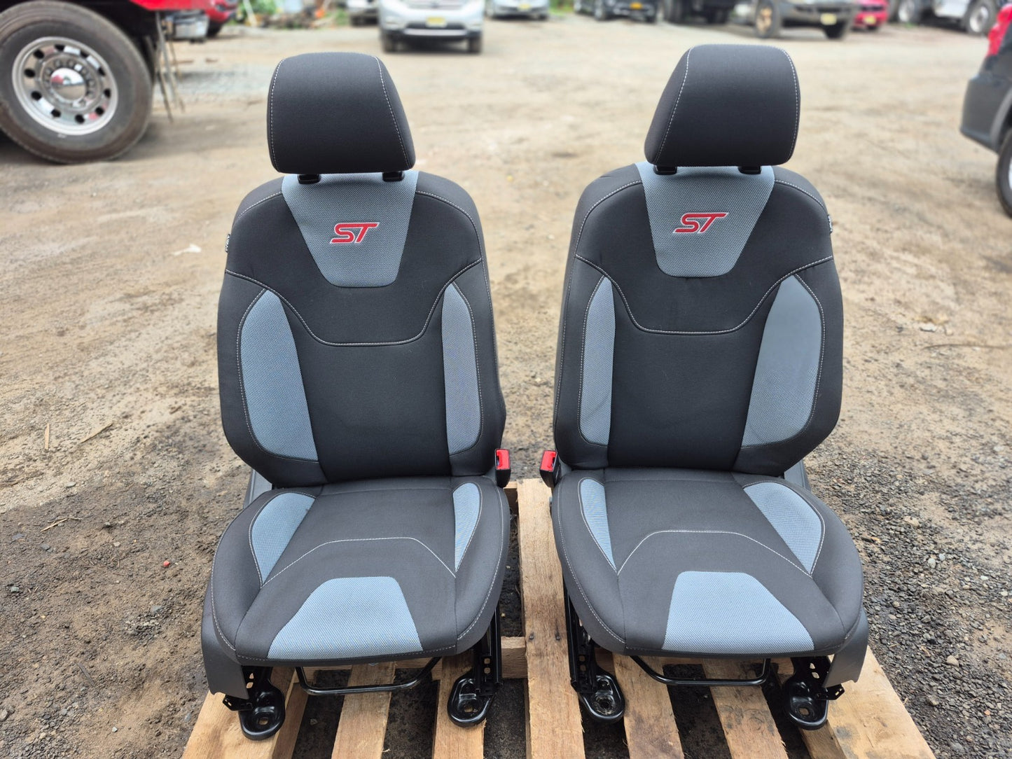 2017 Ford Focus St Front Seat Left & Right OEM