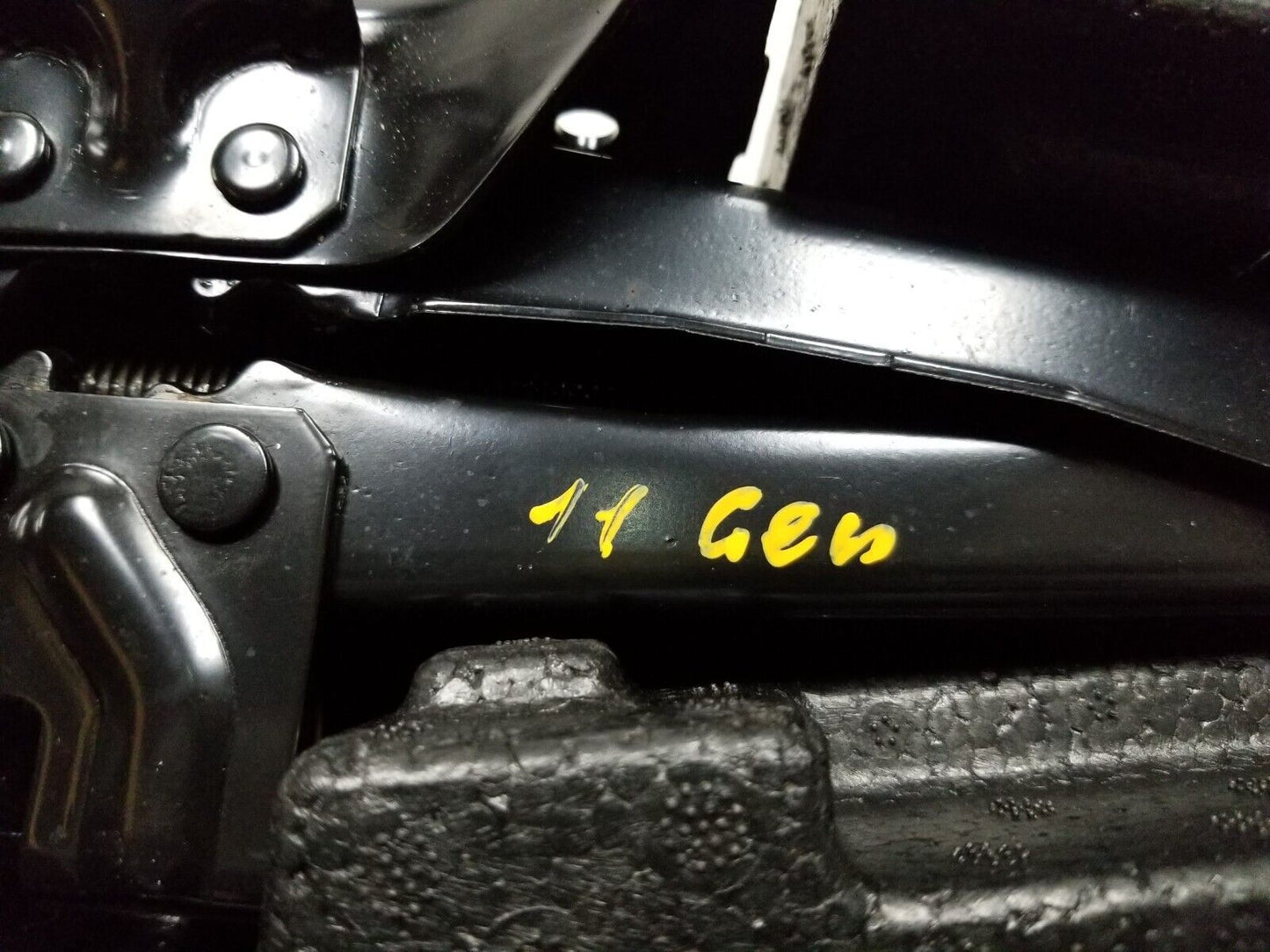 2009 - 2012 Hyundai Genesis Emergency Spare Tire Jack & Tow Hook W/ Case OEM