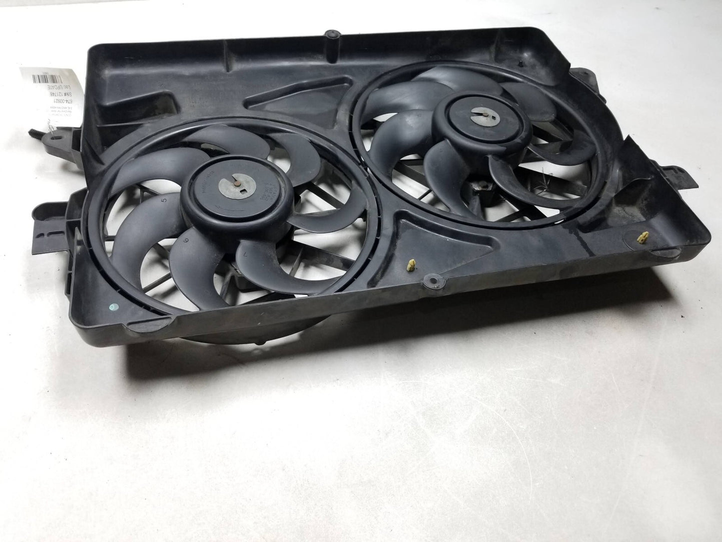 2005 Chevrolet Equinox Radiator Cooling Fan W/ Shroud 3.4l OEM