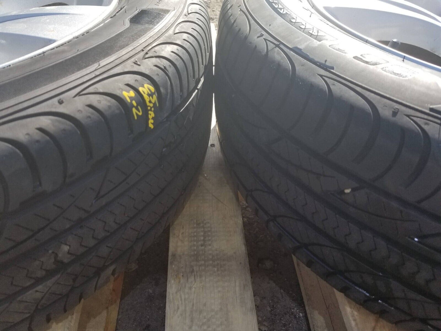 2007-2011 Dodge Caliber Sxt Wheel Rim W/ Tire 215/60r17 9.5/32" Pair OEM