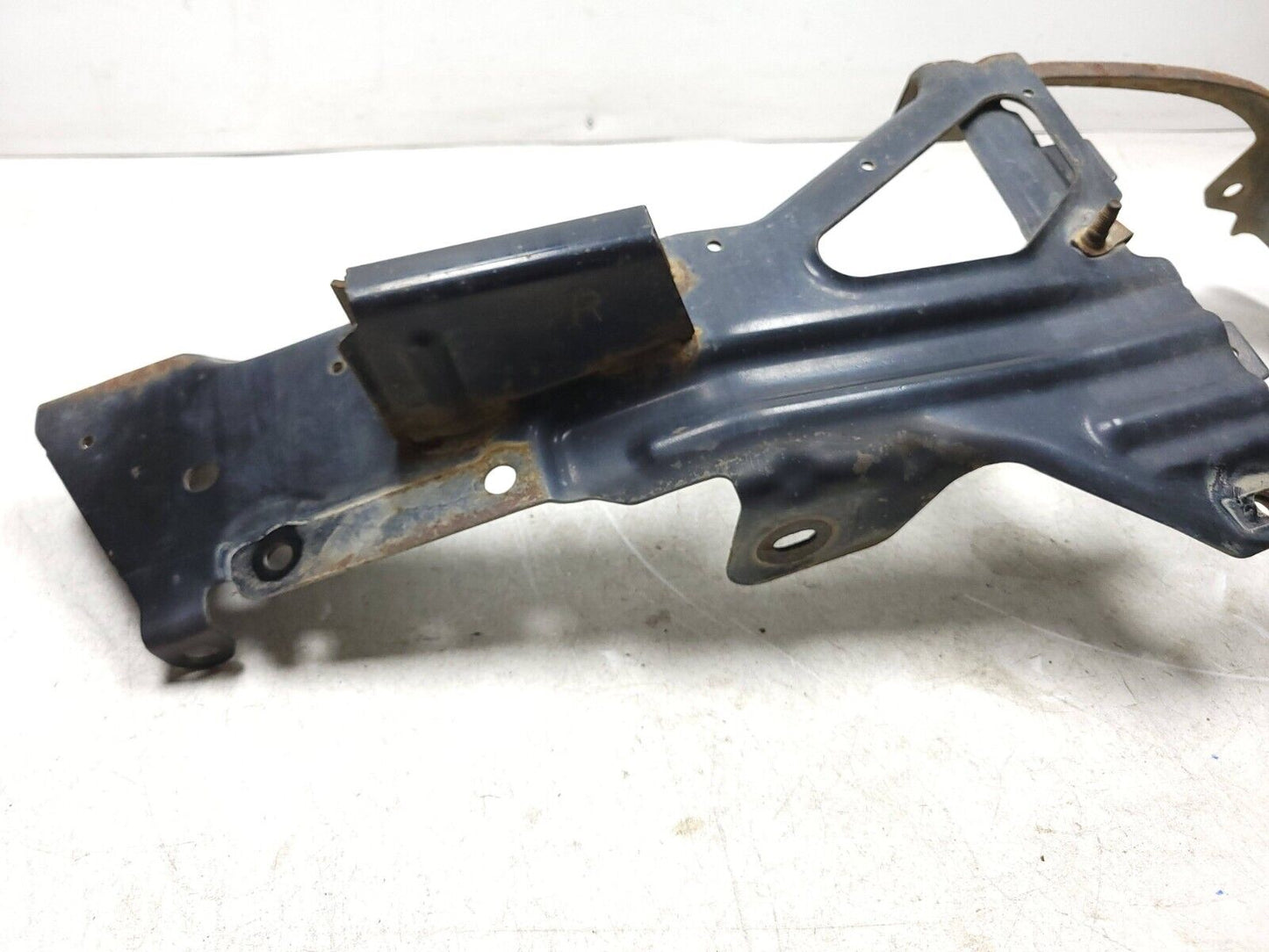 16-18 Chevrolet Silverado 1500 Front Bumper Mount Bracket Left & Right 2pcs OEM